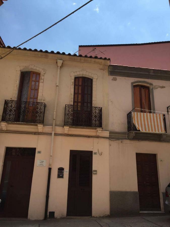 Passaggio A Sud Ovest Acomodação com café da manhã Iglesias Exterior foto